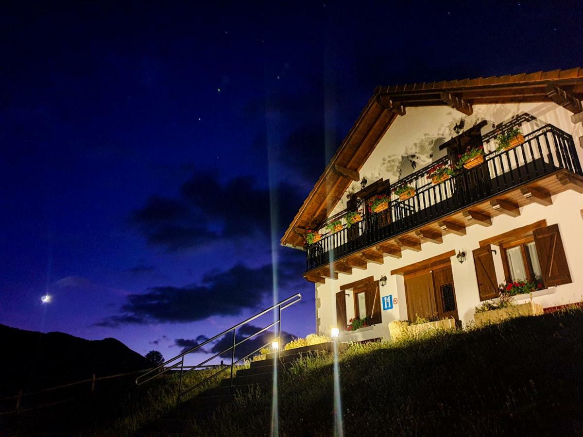 Hostal Mendilatz Orbaizeta Esterno foto